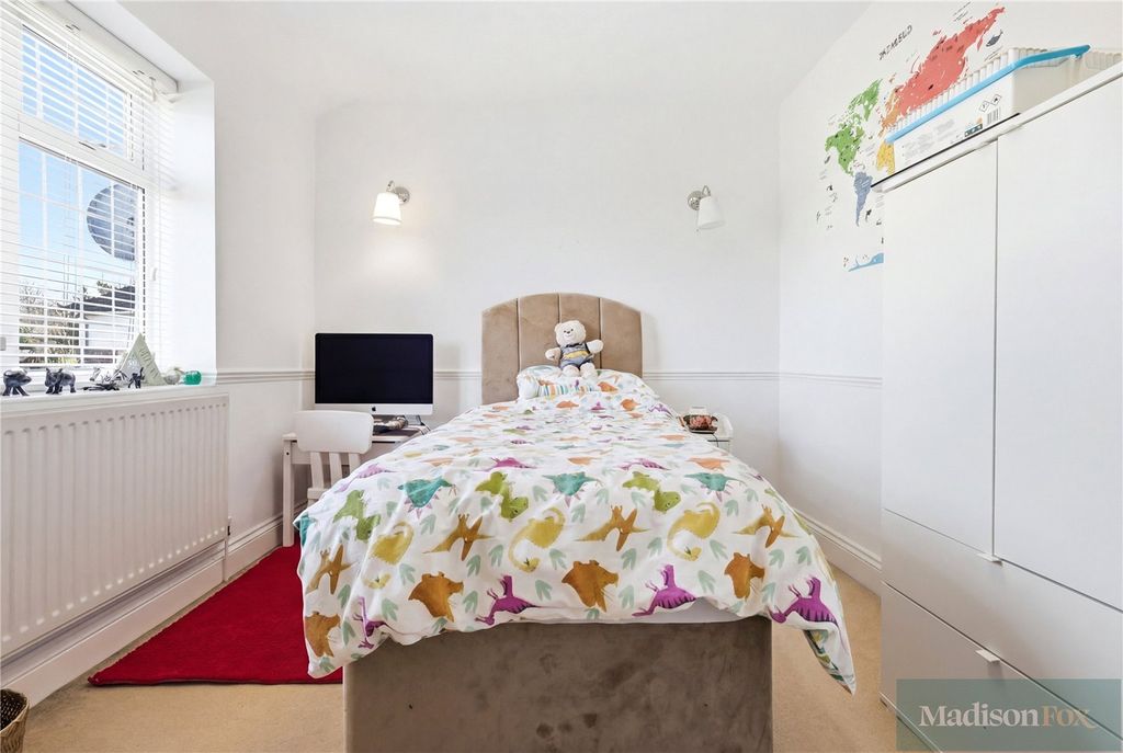 Additional image 18 of 3 bed semi-detached house for saleGravel Close, Chigwell, Essex IG7
