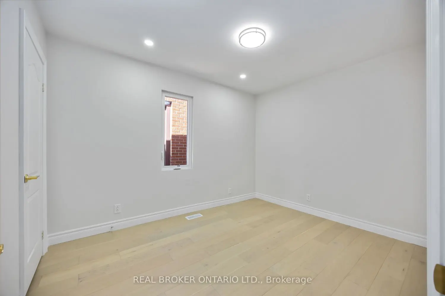 Additional image 16 of 806 Gladstone Avenue