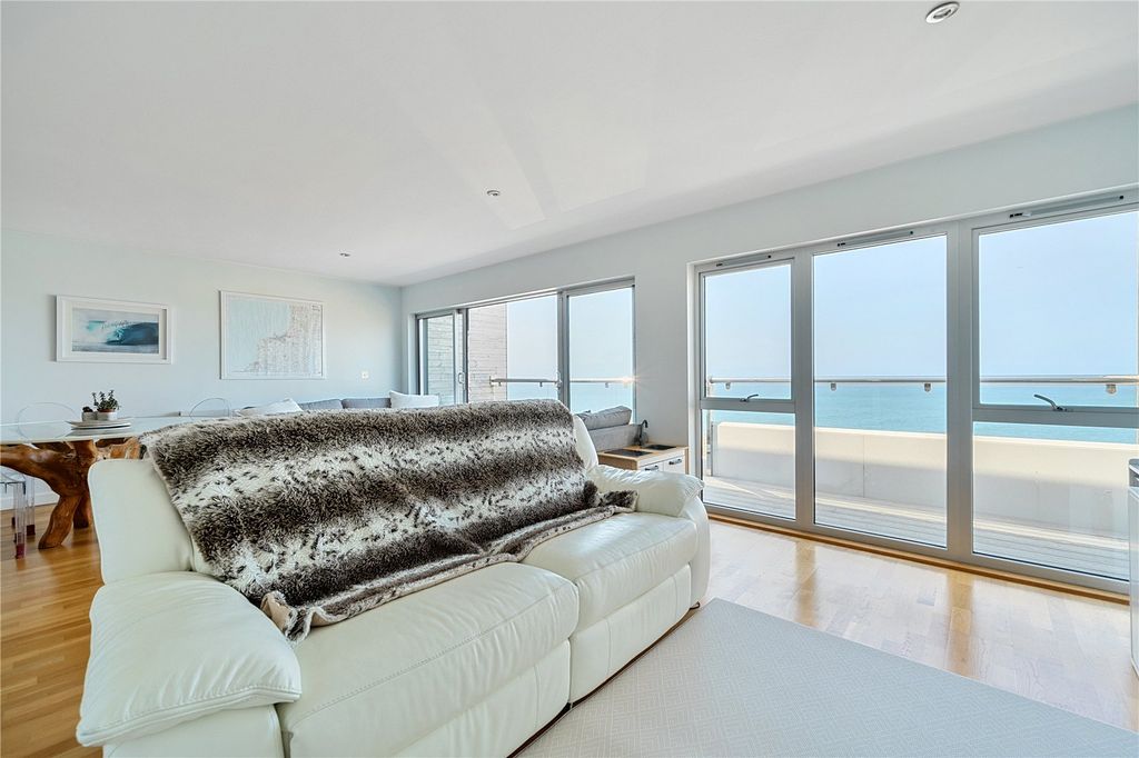 Additional image 6 of 2 bed flat for saleThe Point, Pentire Avenue, Newquay, Cornwall TR7