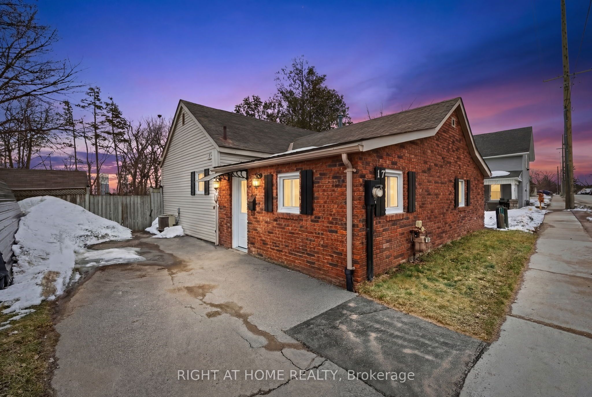 17 Grove Street W, Barrie, ON, L4N 1M6