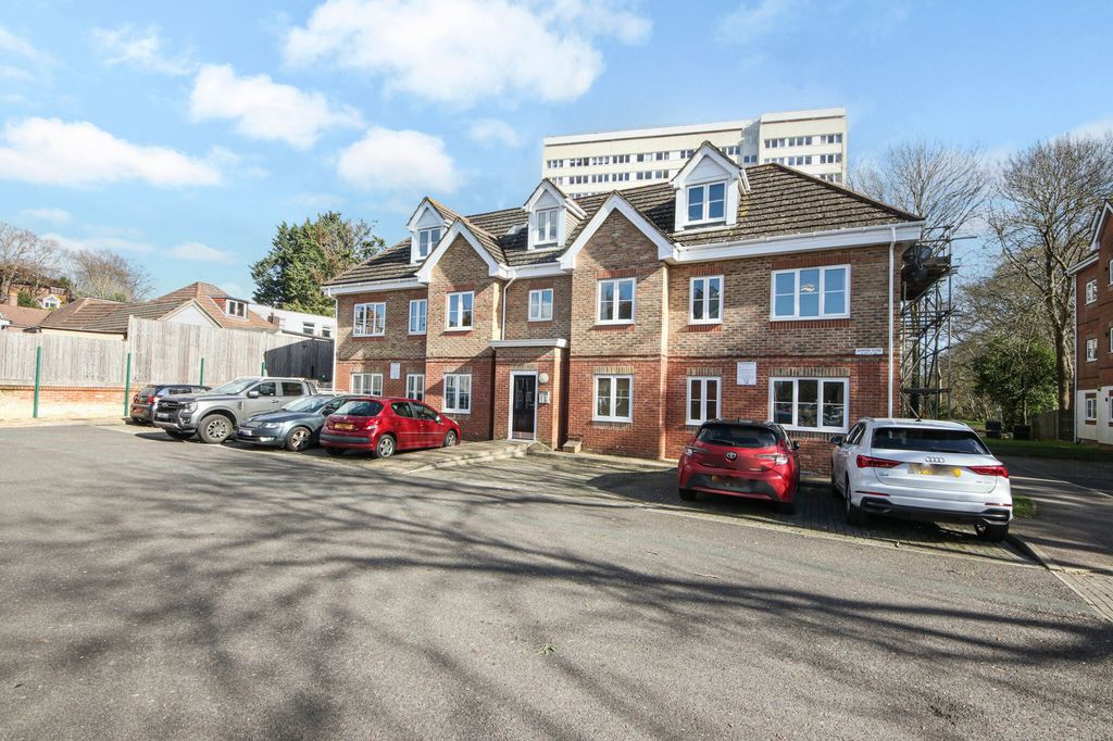 2 bed flat for saleWeston Lane, Weston SO19