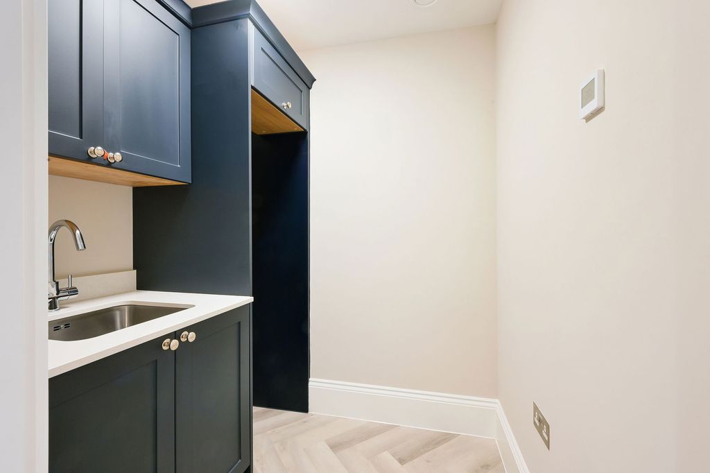 Additional image 10 of 2 bed flat for saleGreenhedges - Westerham Road, Oxted RH8