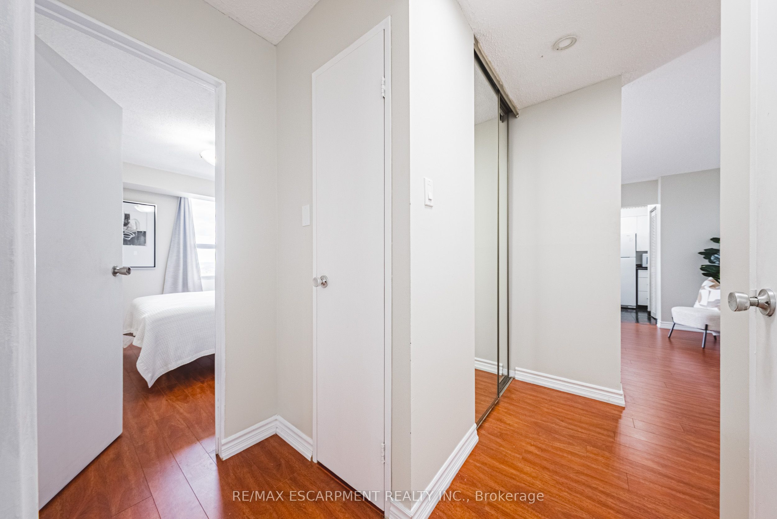 Additional image 3 of 1206-2055 Upper Middle Road, Burlington, ON, L7P 3P4