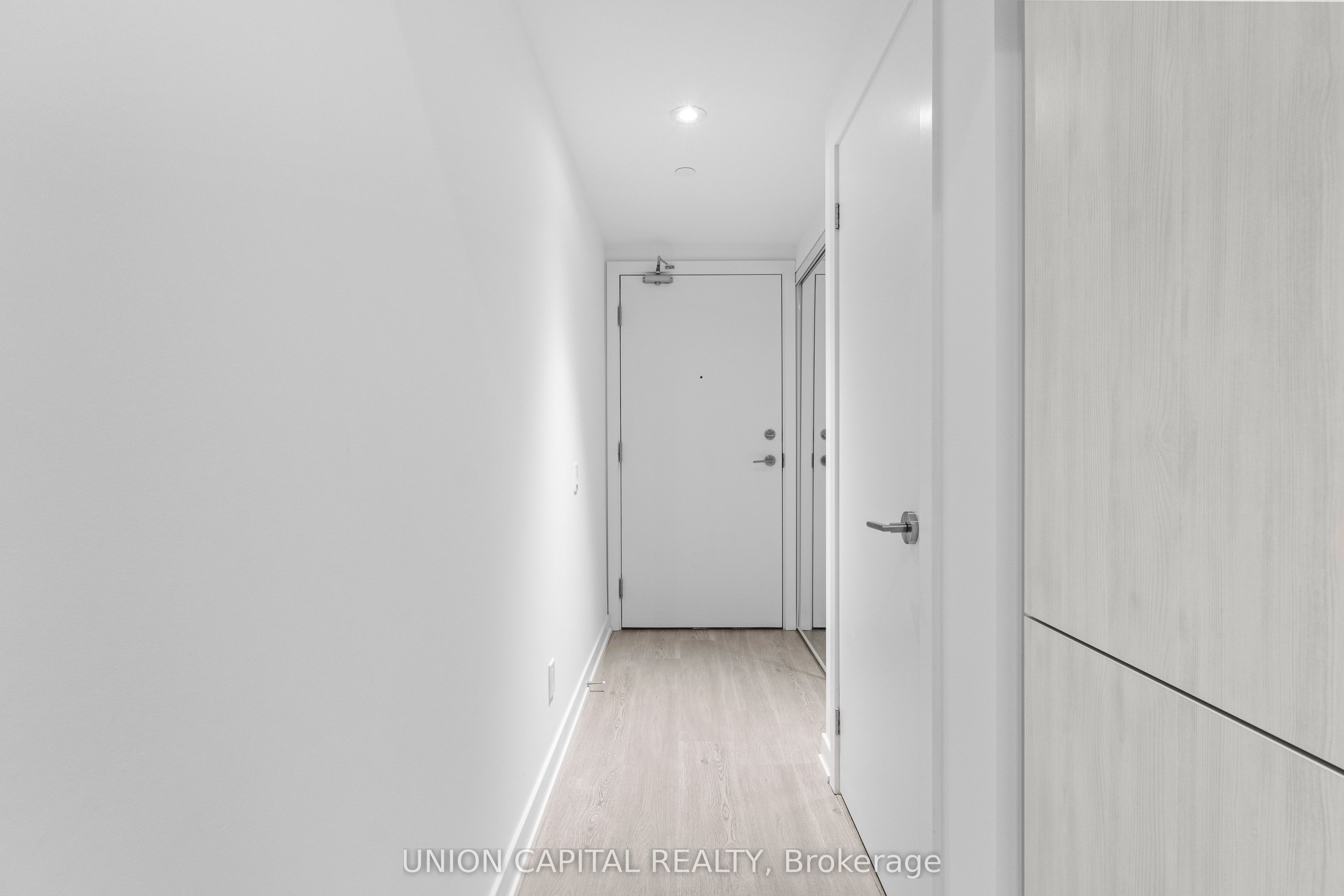 Additional image 3 of 1007-8 Wellesley Street W, Toronto, ON, M4Y 0J5