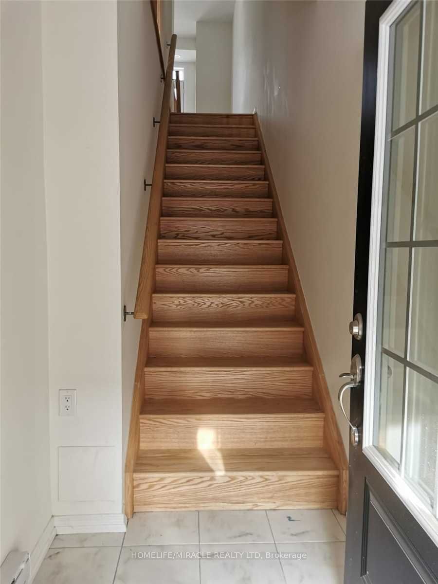 Additional image 2 of 2565 Mojave Path, Oshawa, ON, L1L 0P9