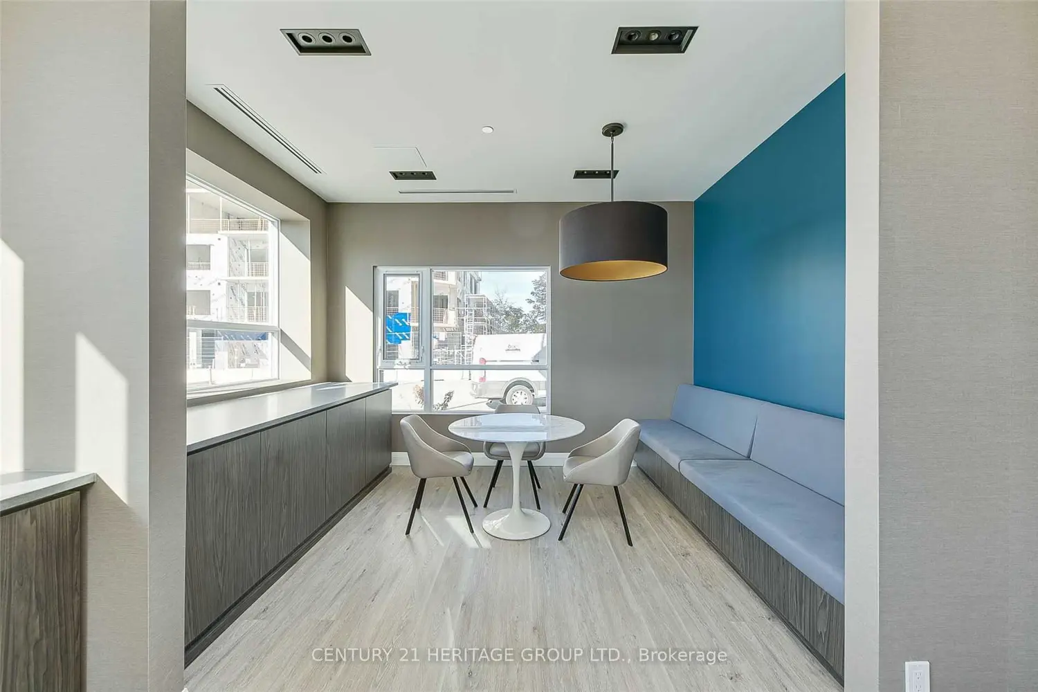 Additional image 16 of 58 Lakeside Terrace 808