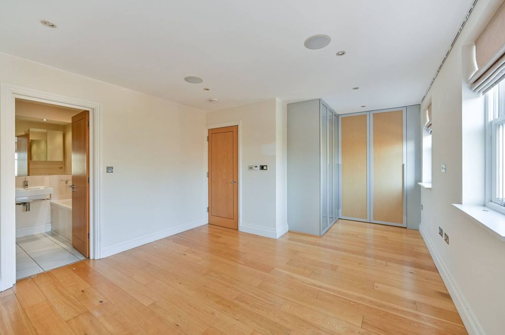 Additional image 10 of 4 bed terraced house for saleBridgeman Drive, Windsor SL4