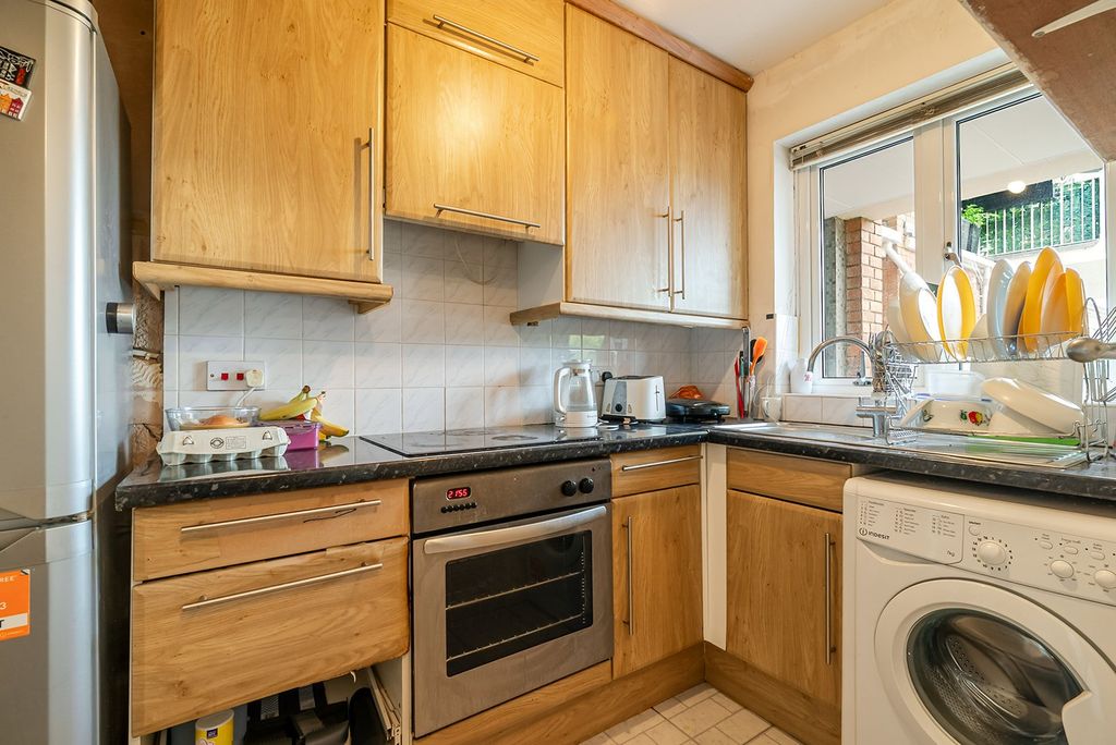 Additional image 8 of 3 bed flat for saleBurkes Road, Beaconsfield, Buckinghamshire HP9