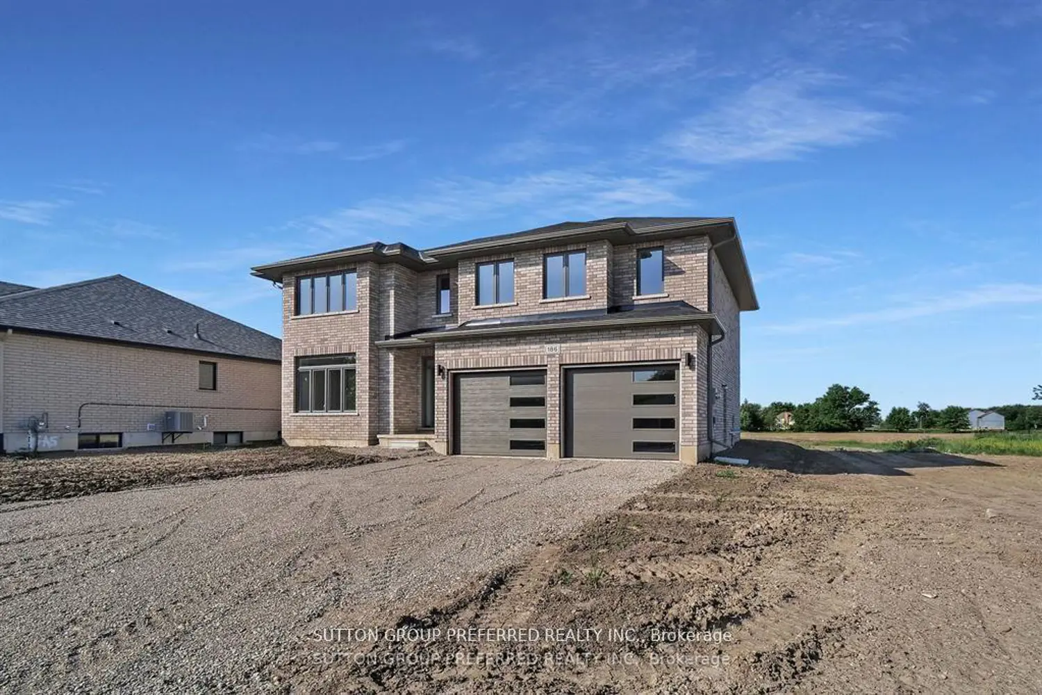 186 Leitch Street photo 2