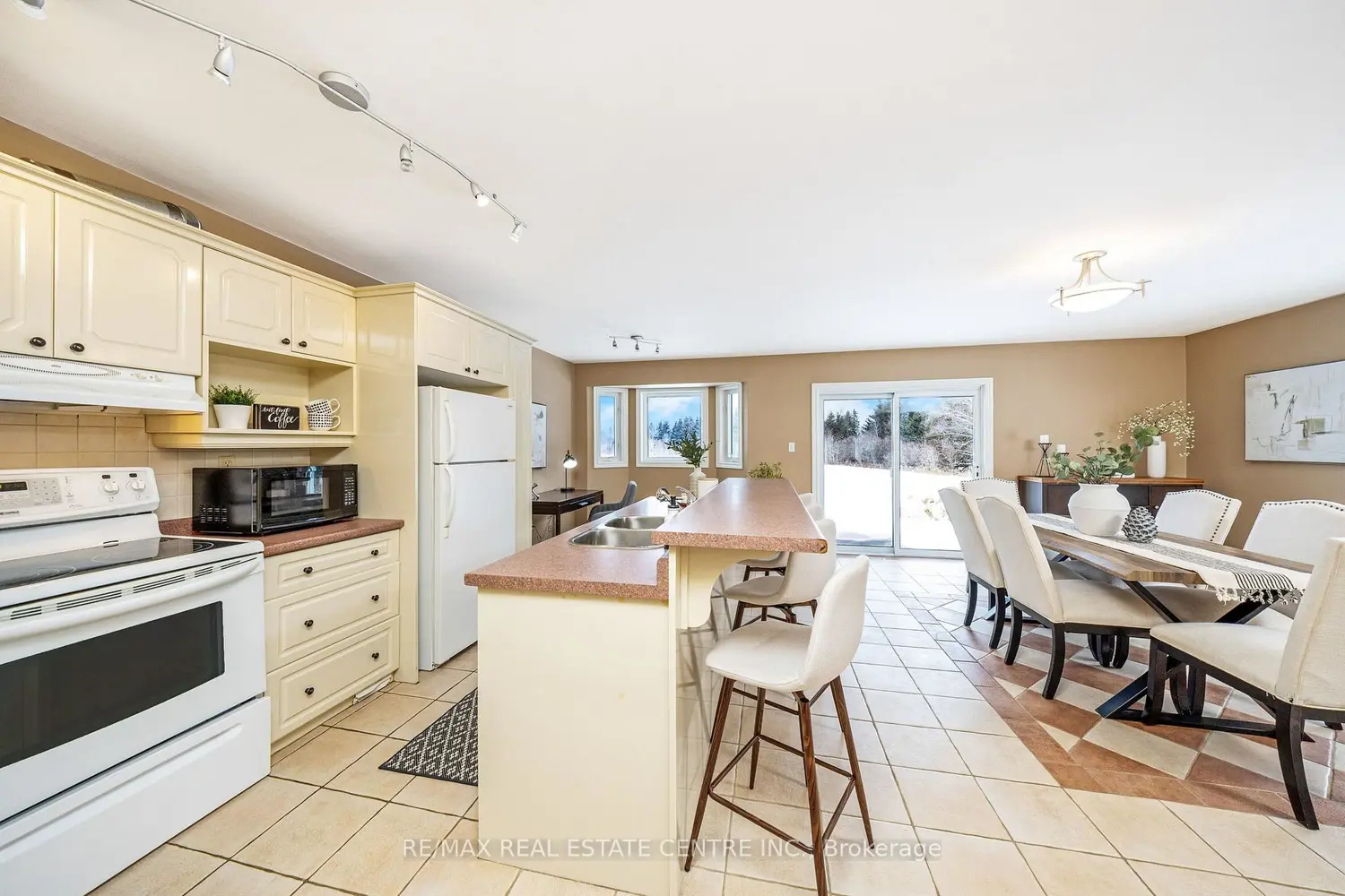 Additional image 11 of 5989 Ninth Line