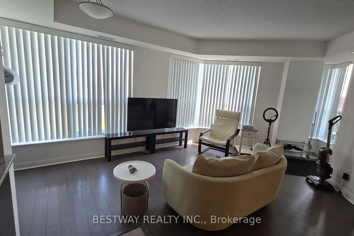 75 Norman Bethune Avenue 208 photo 3