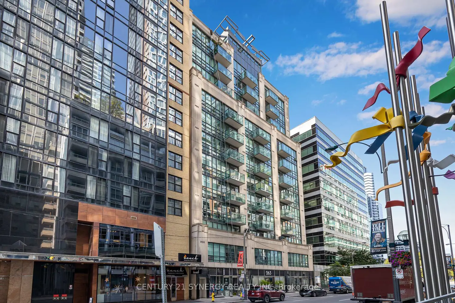 263 Wellington Street 306