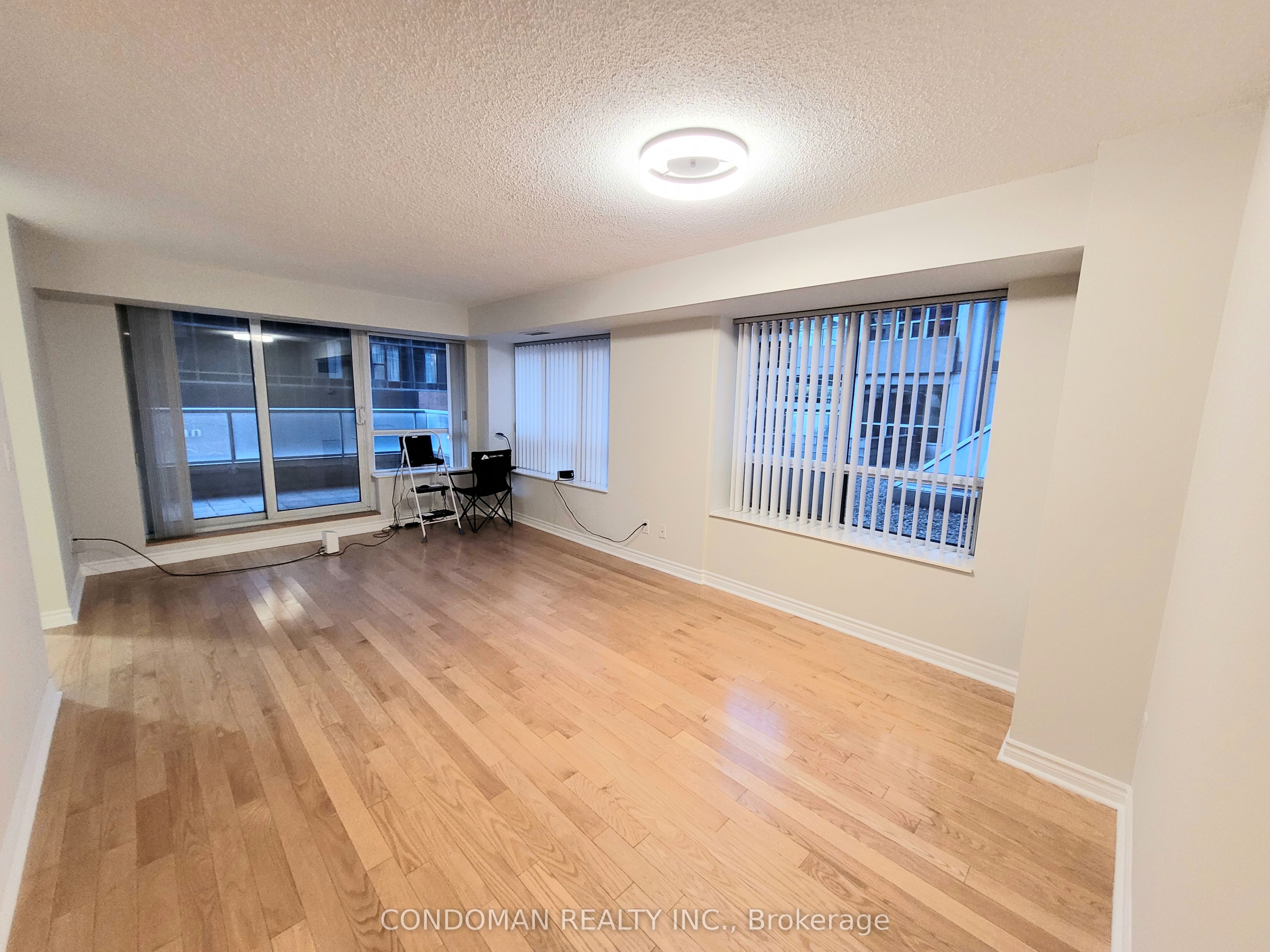 340-250 Wellington Street W, Toronto, ON, M5V 2V4