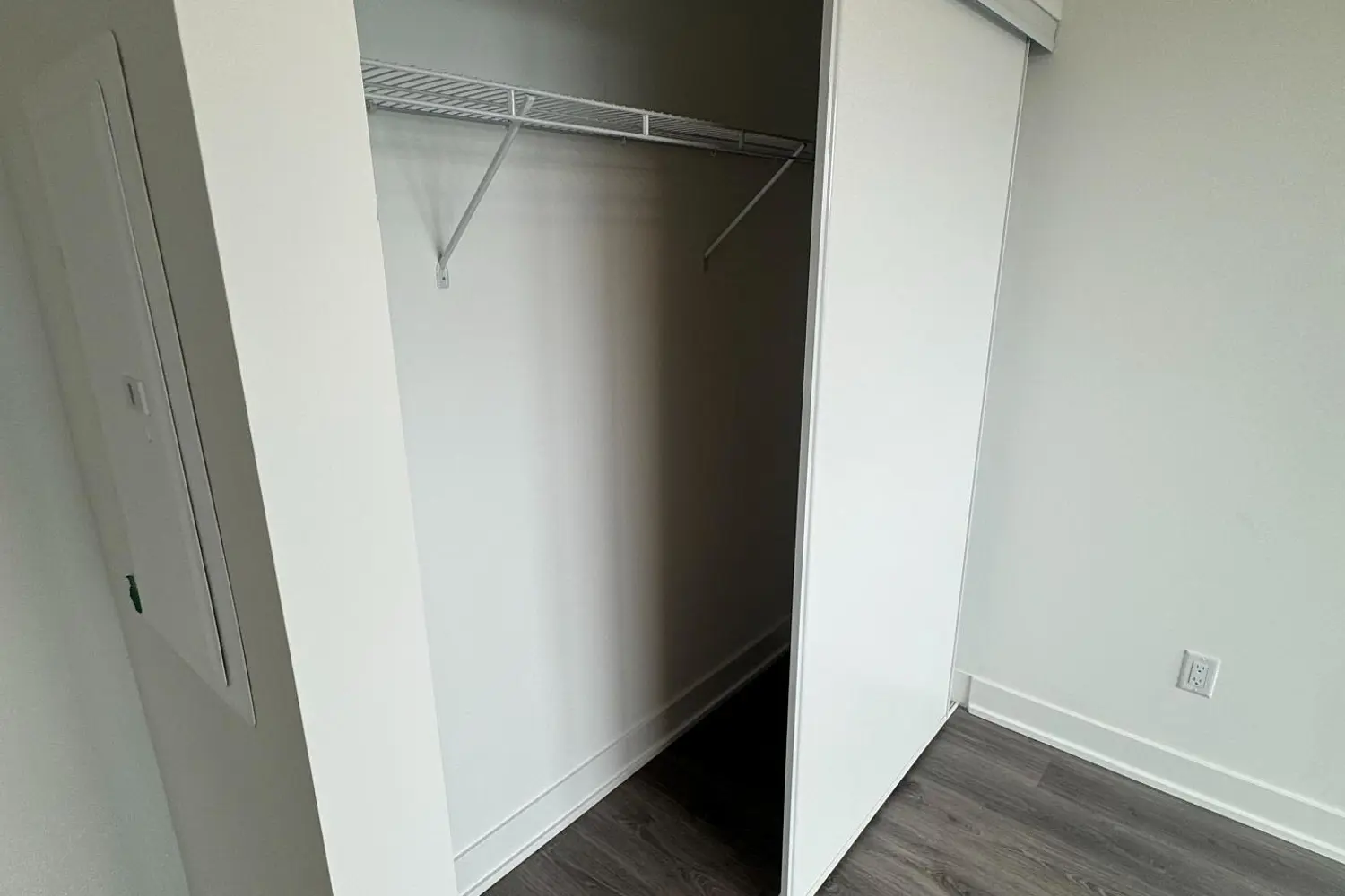 Additional image 6 of 2545 Simcoe Street 403