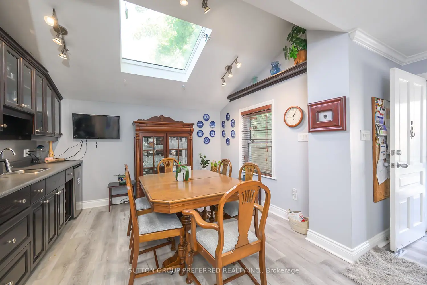 Additional image 10 of 447 Woodman Avenue