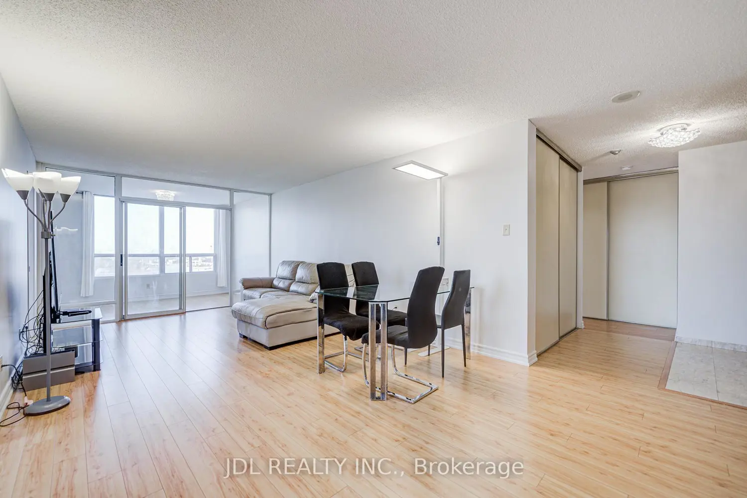 Additional image 8 of 1 Reidmount Avenue 1106