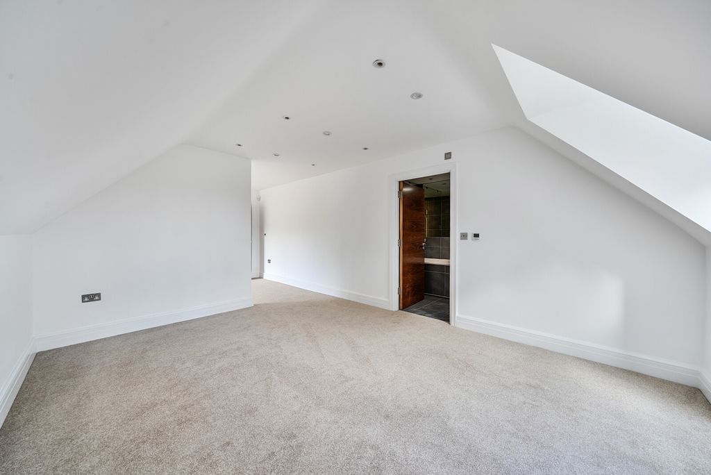 Additional image 10 of 3 bed flat for saleGower Road, Weybridge KT13