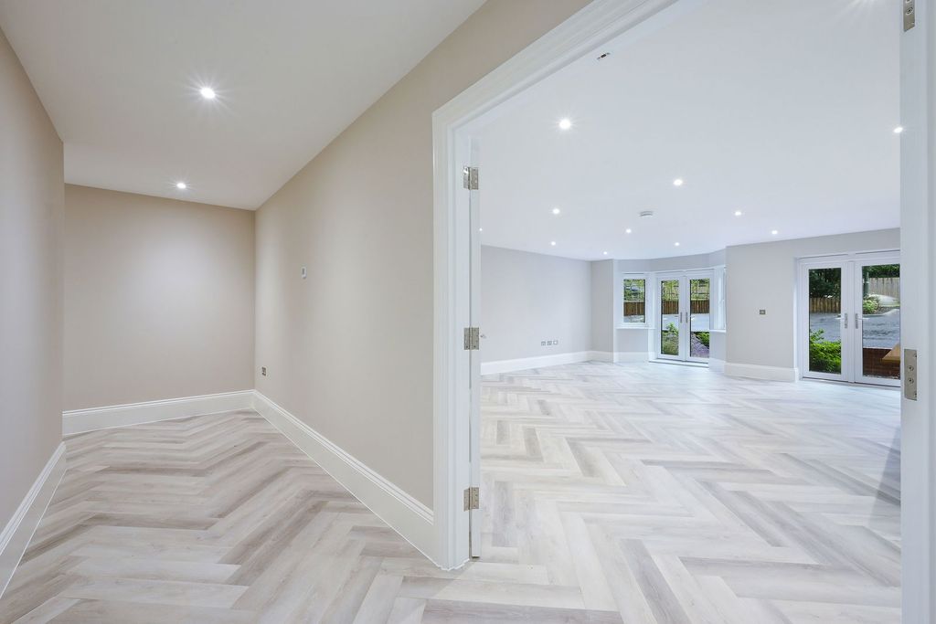Additional image 9 of 2 bed flat for saleGreenhedges - Westerham Road, Oxted RH8