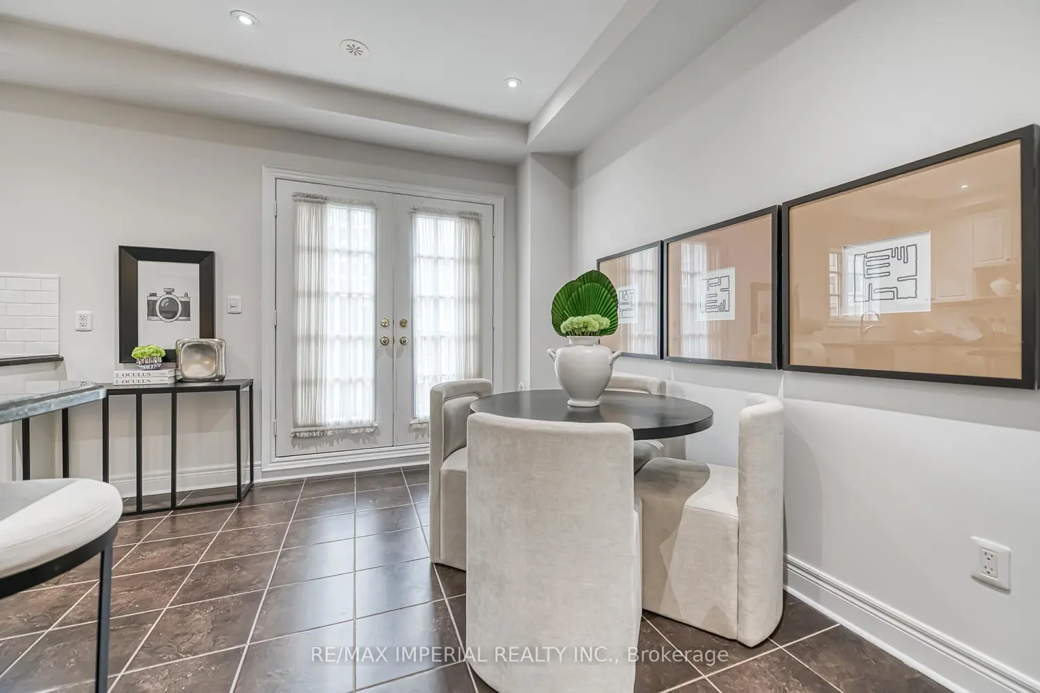 Additional image 5 of 21 Mackenzie's Stand Avenue