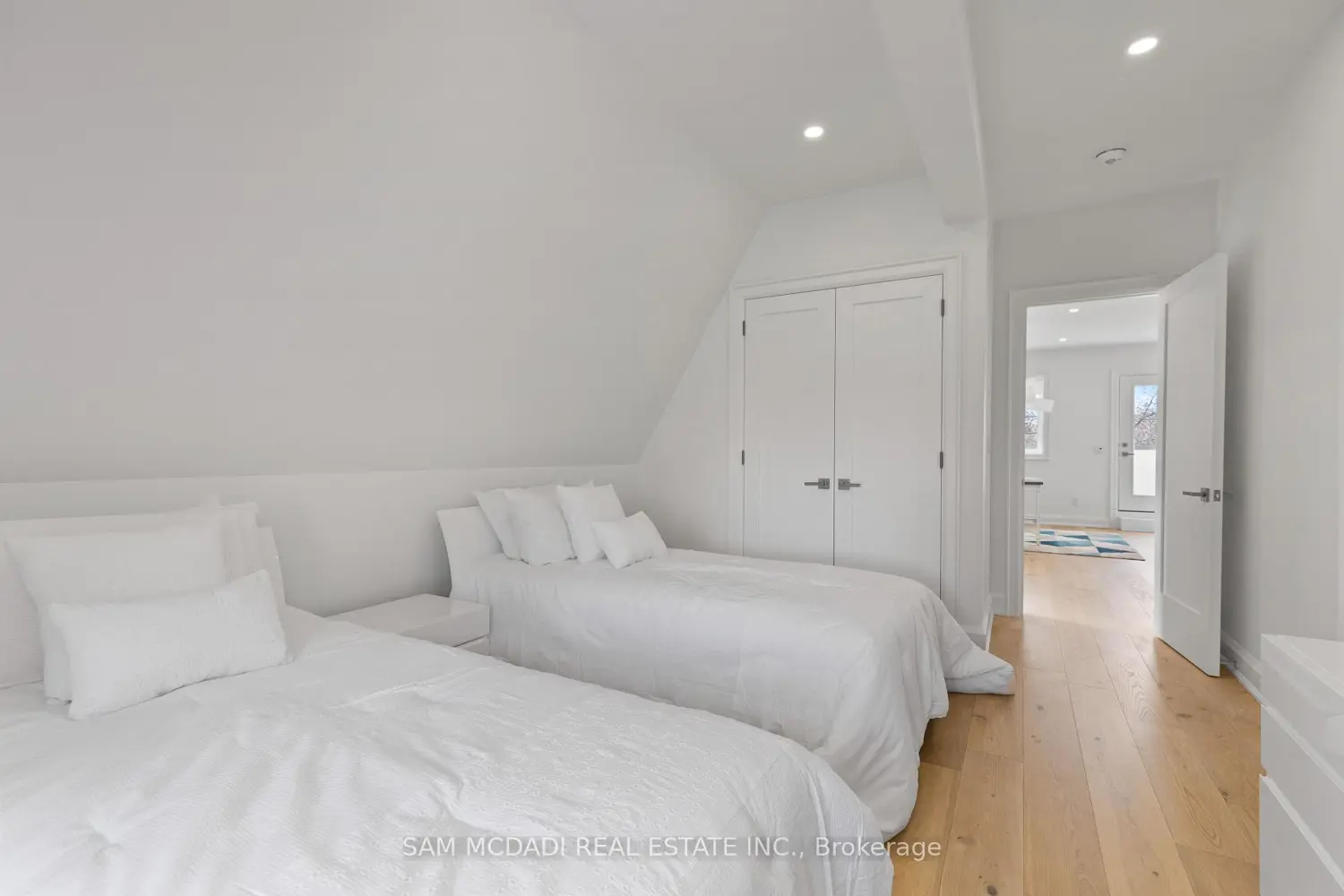 Additional image 16 of 4 Iroquois Avenue