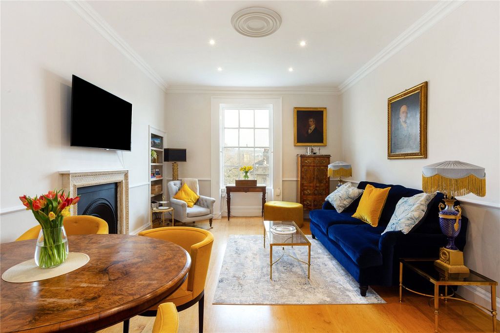 2 bed flat for saleQueens Parade, Bath BA1 photo 2
