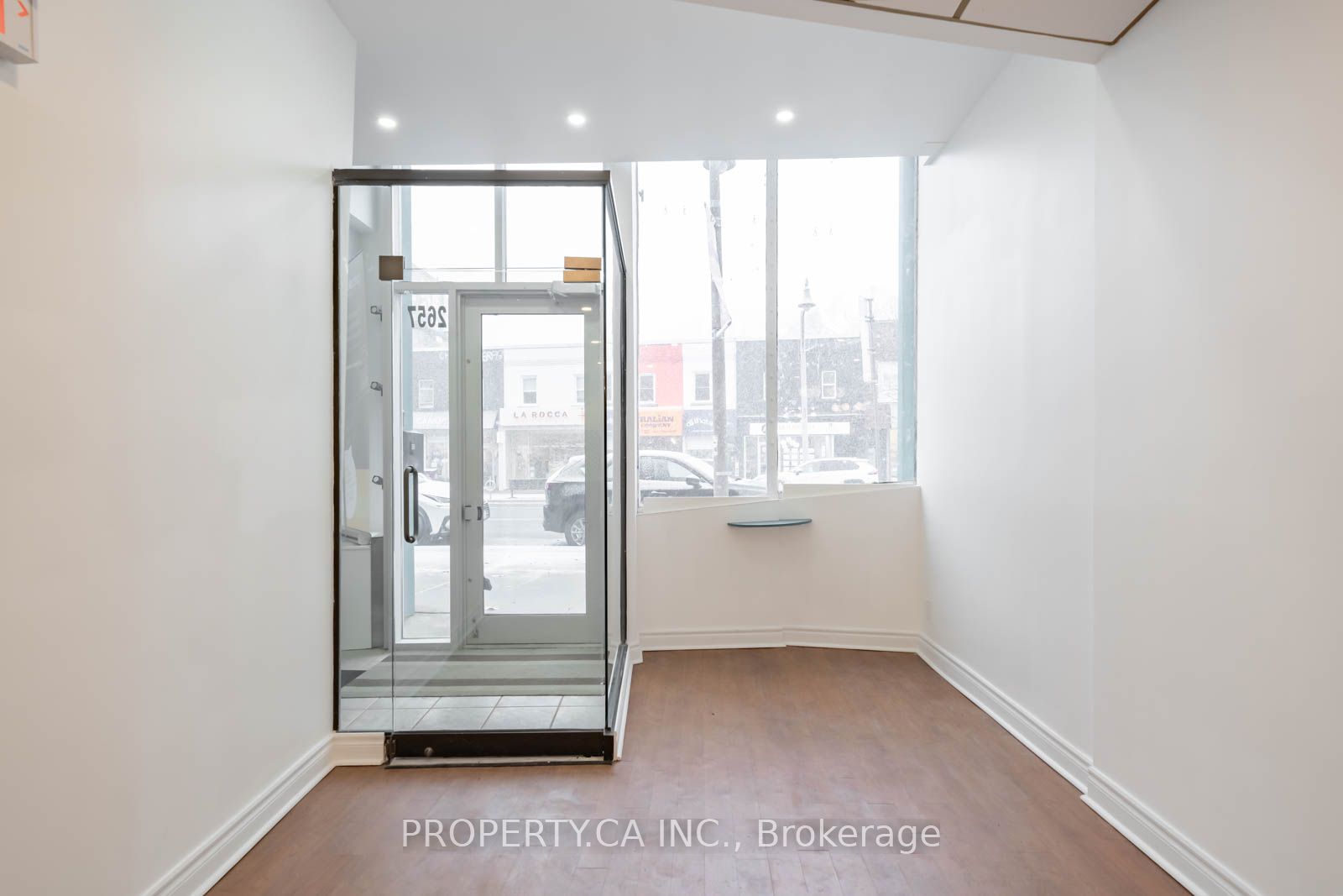 Additional image 2 of Main-2657 Yonge Street, Toronto, ON, M4P 2J6