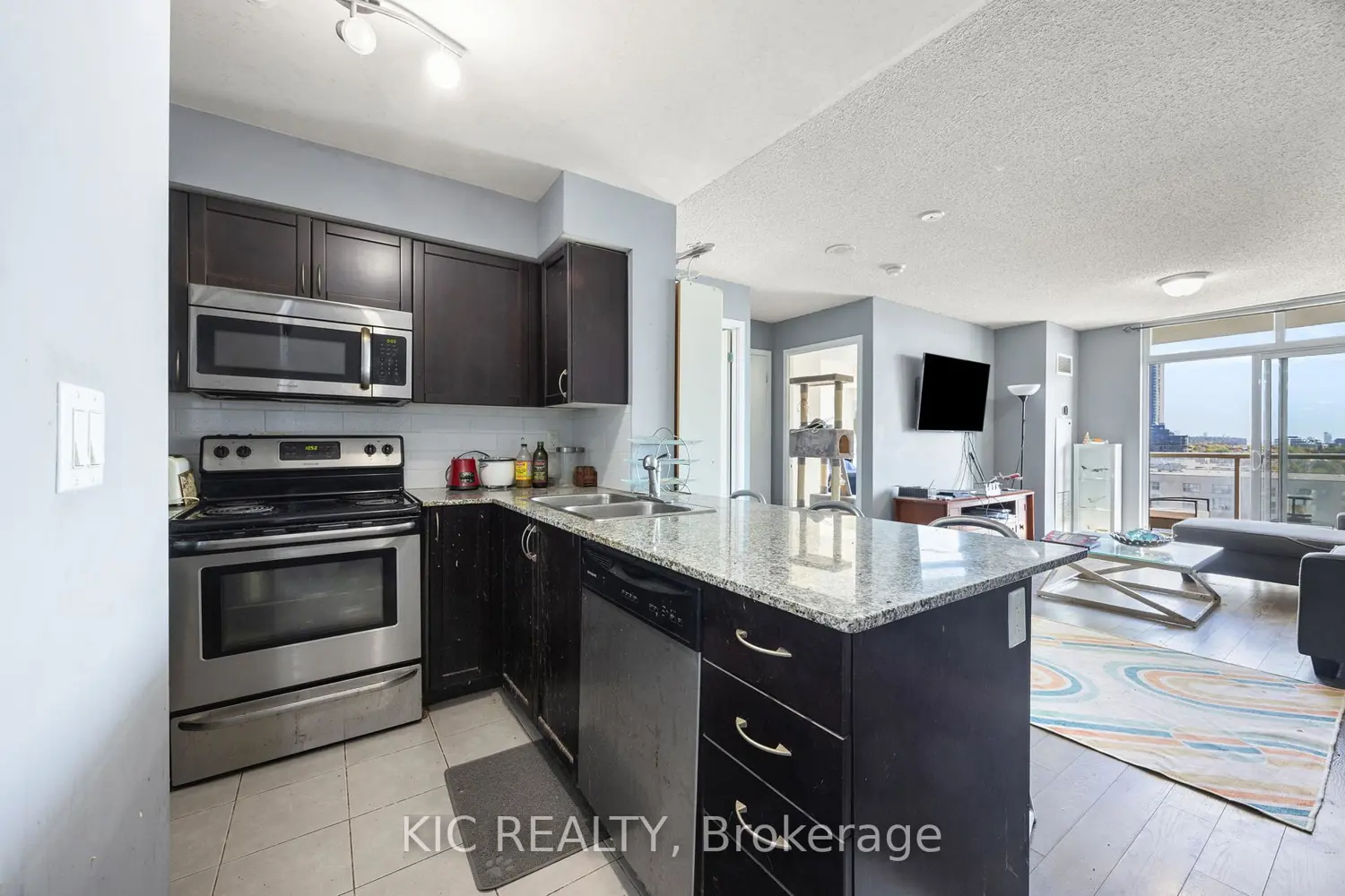Additional image 8 of 812 Lansdowne Avenue 901