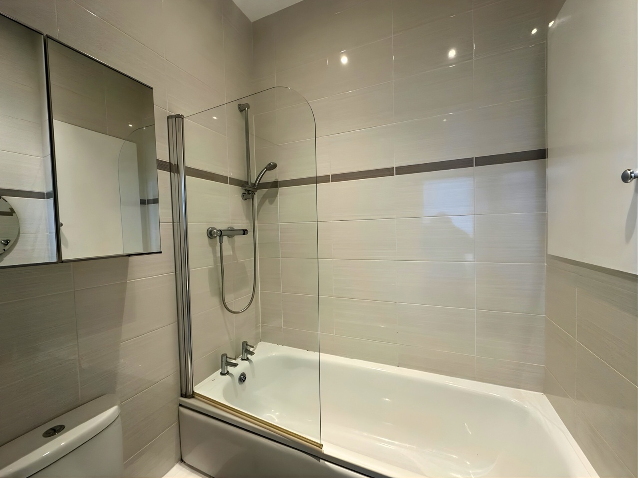 Additional image 6 of 2 Bed Flat, Summerfield, LS18, N1 7GU