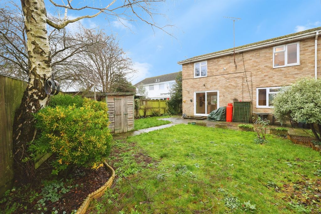 3 bed semi-detached house for salePound Close, Lyneham, Chippenham SN15