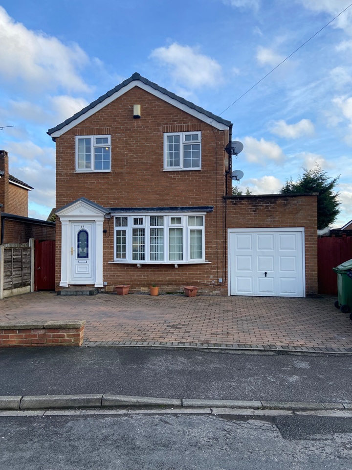 4 Bed Detached House, Whinmoor Court, LS14, N1 7GU