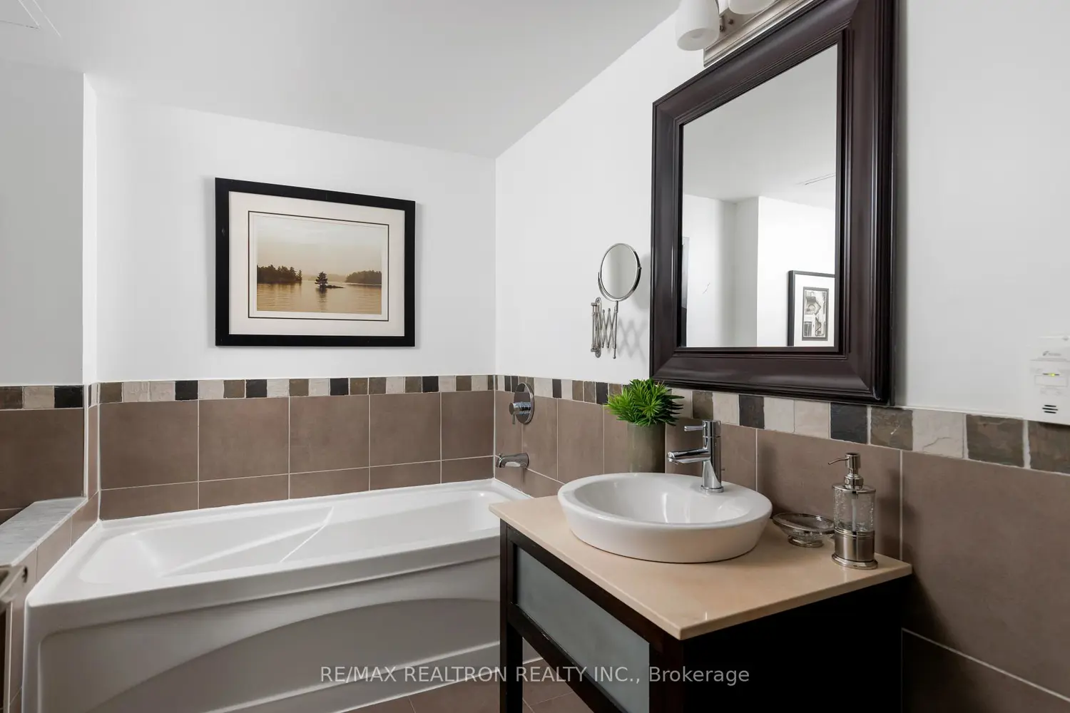 Additional image 14 of 1100 Lansdowne Avenue 307