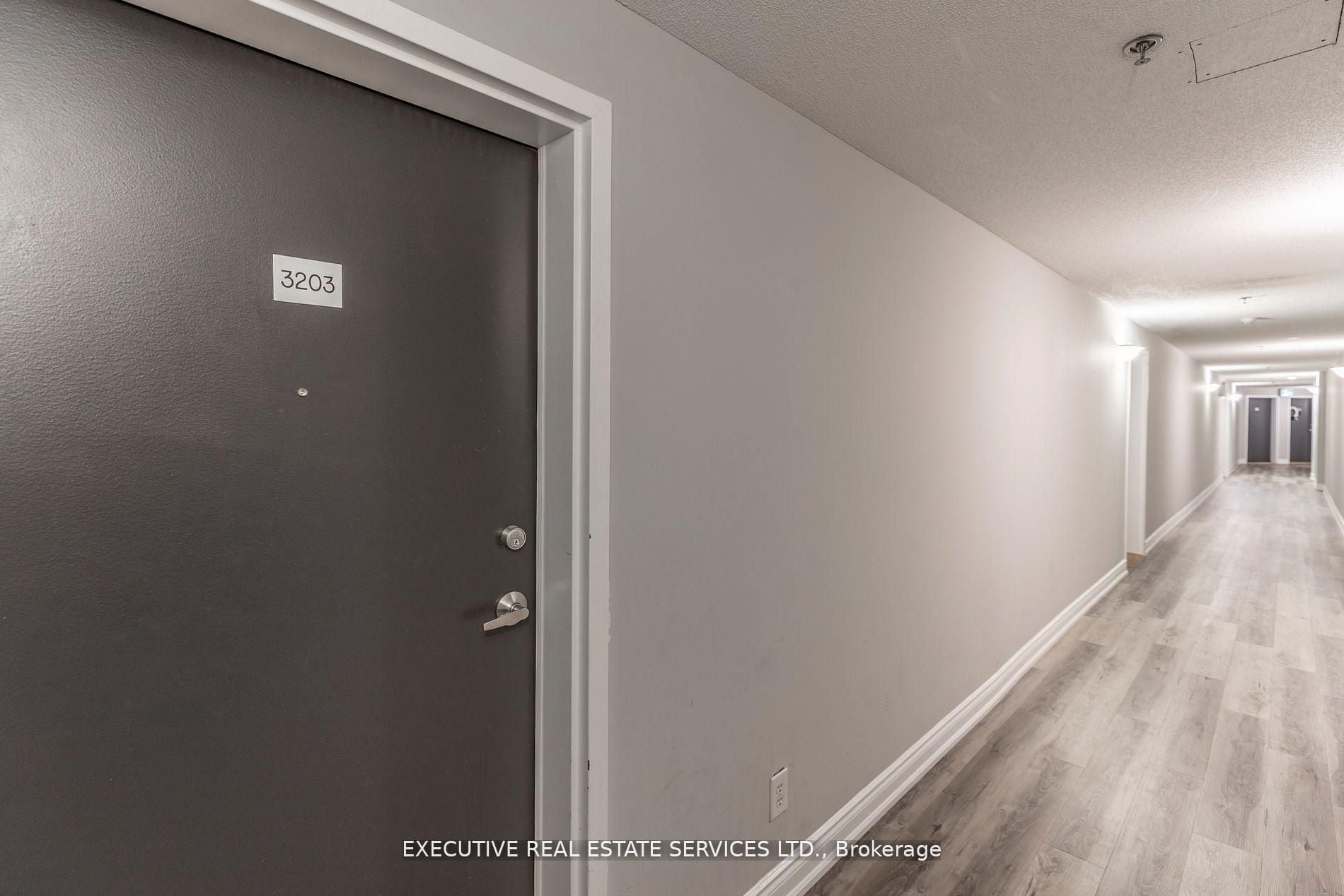 Additional image 6 of #203-4 Dayspring Circle, Brampton, ON, L6P 2Z5