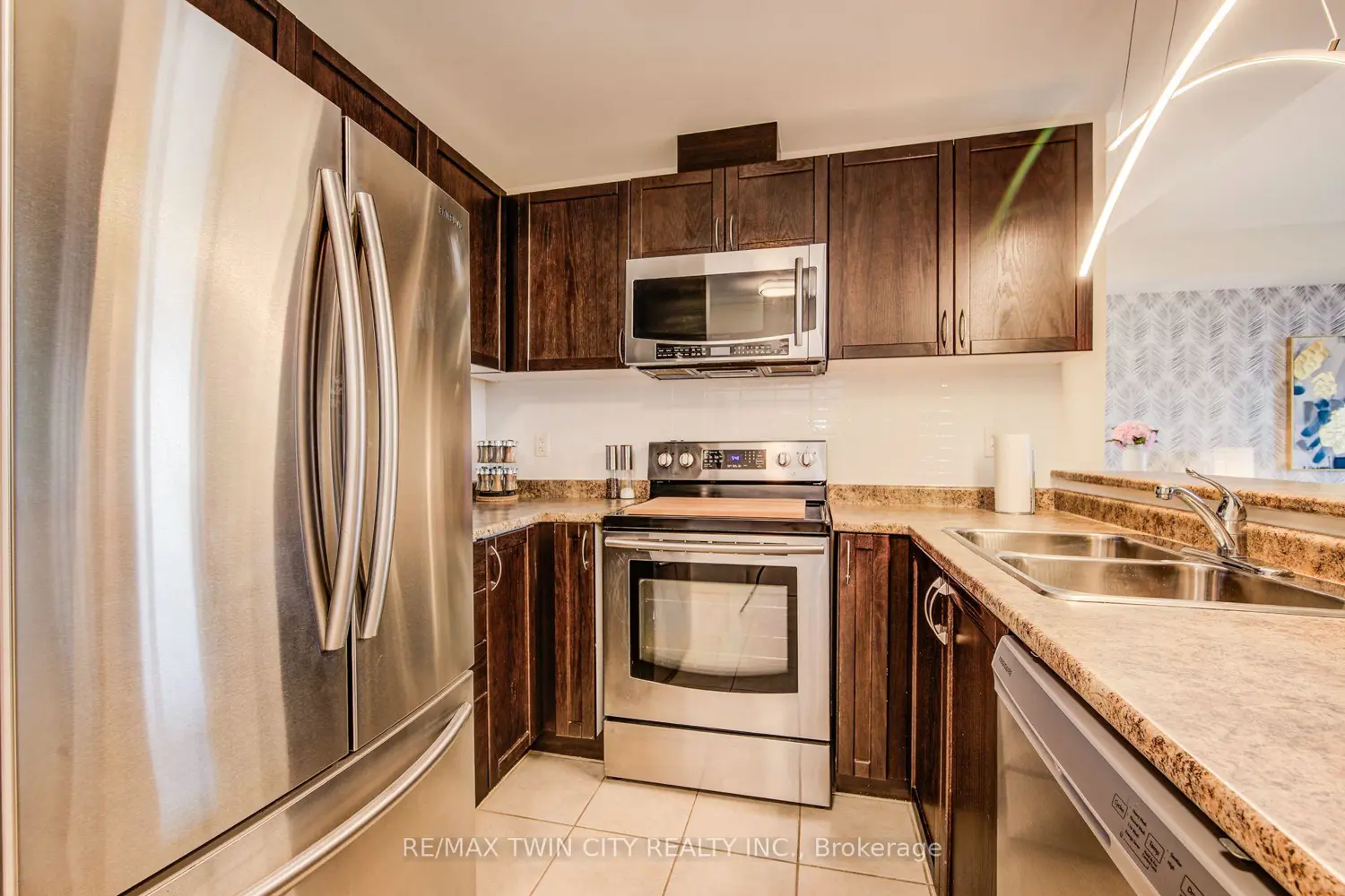 2 Colonial Drive 401 photo 3