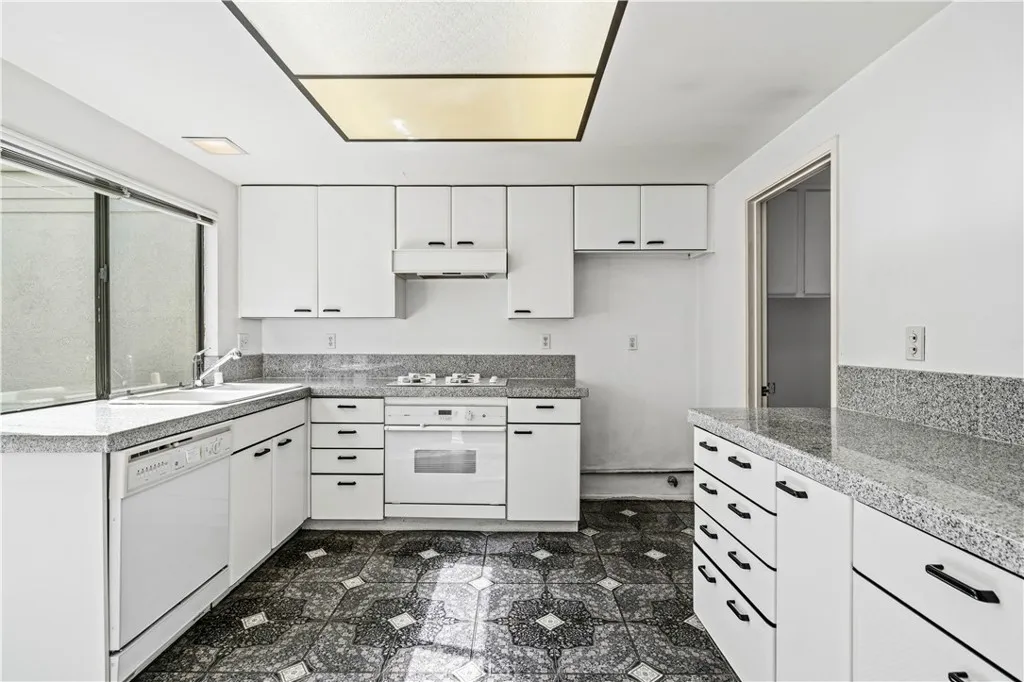 Additional image 55 of 20 Navarre Unit 134, Irvine, CA 92612