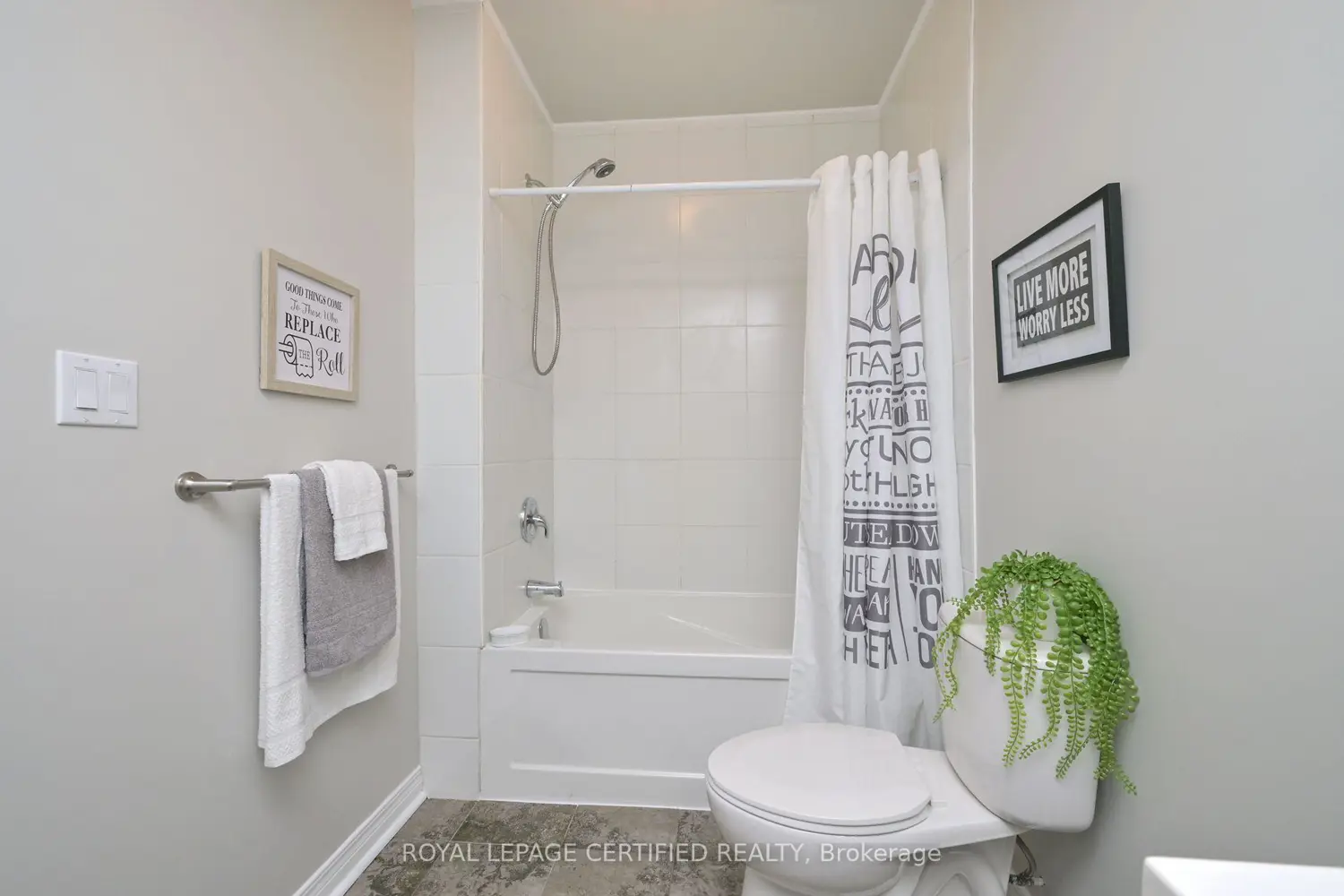 Additional image 17 of 102 Oakes Crescent