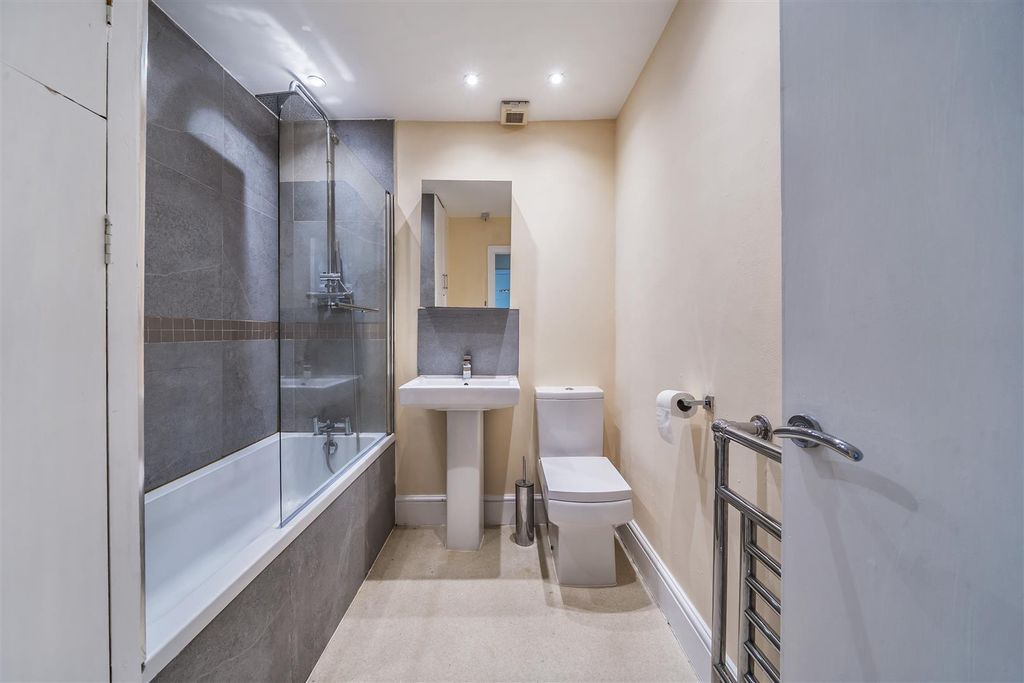 Additional image 10 of 2 bed flat for saleOakfield Road, Clifton BS8