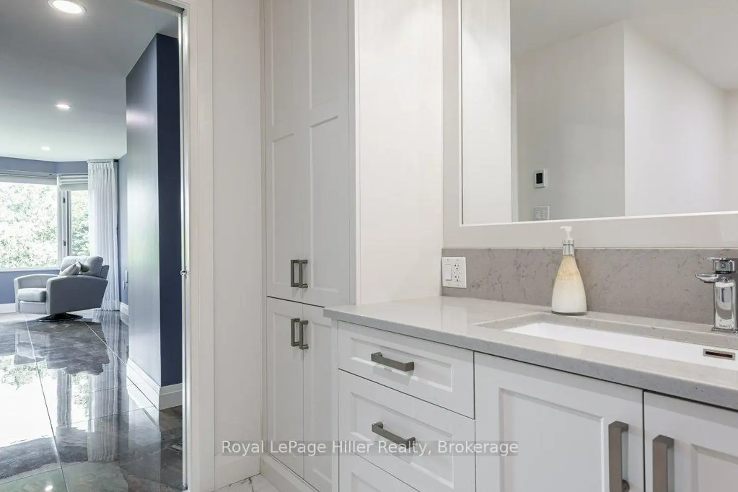 Additional image 15 of 30 Front Street 205