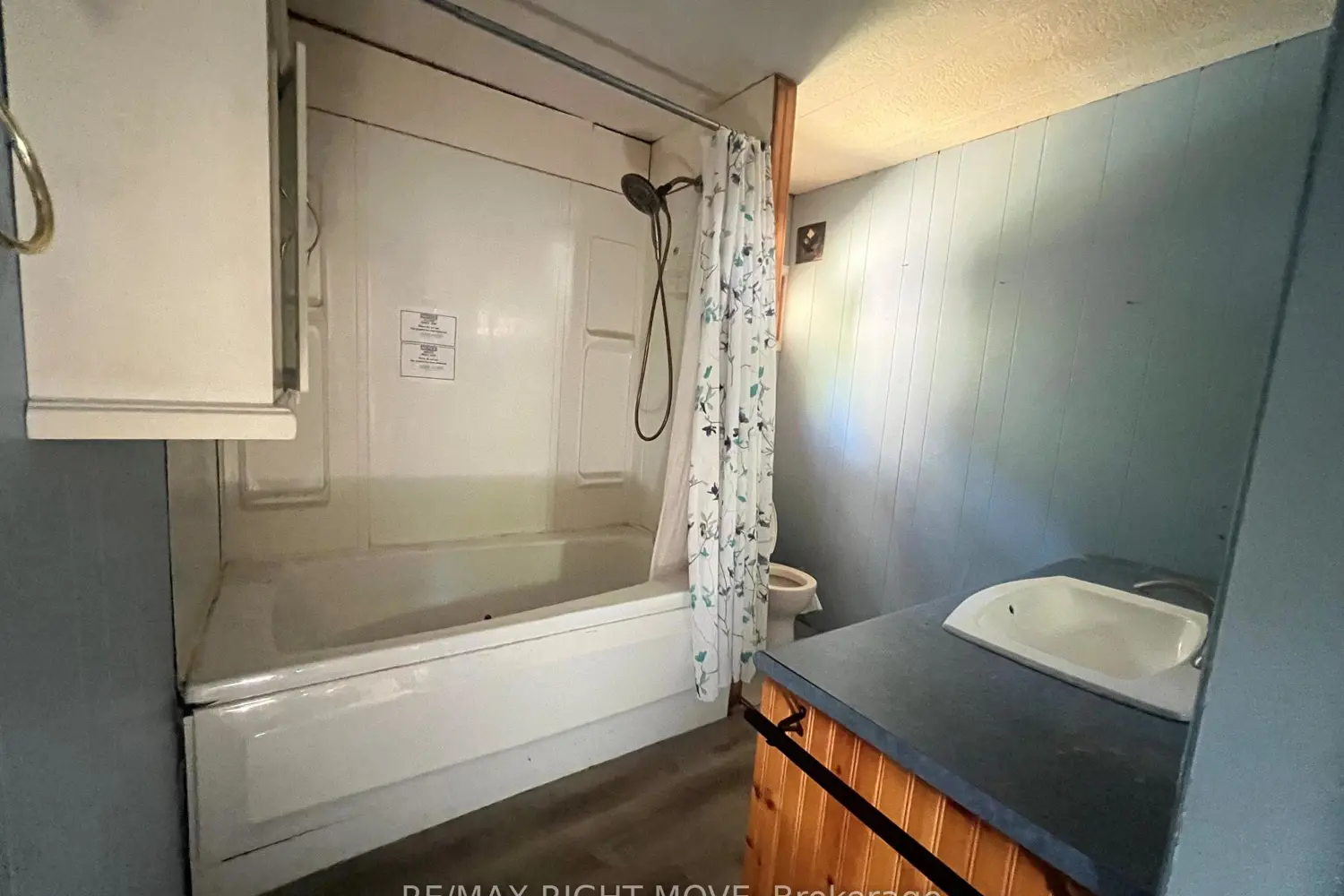 Additional image 13 of 1052 4 Seasons Road