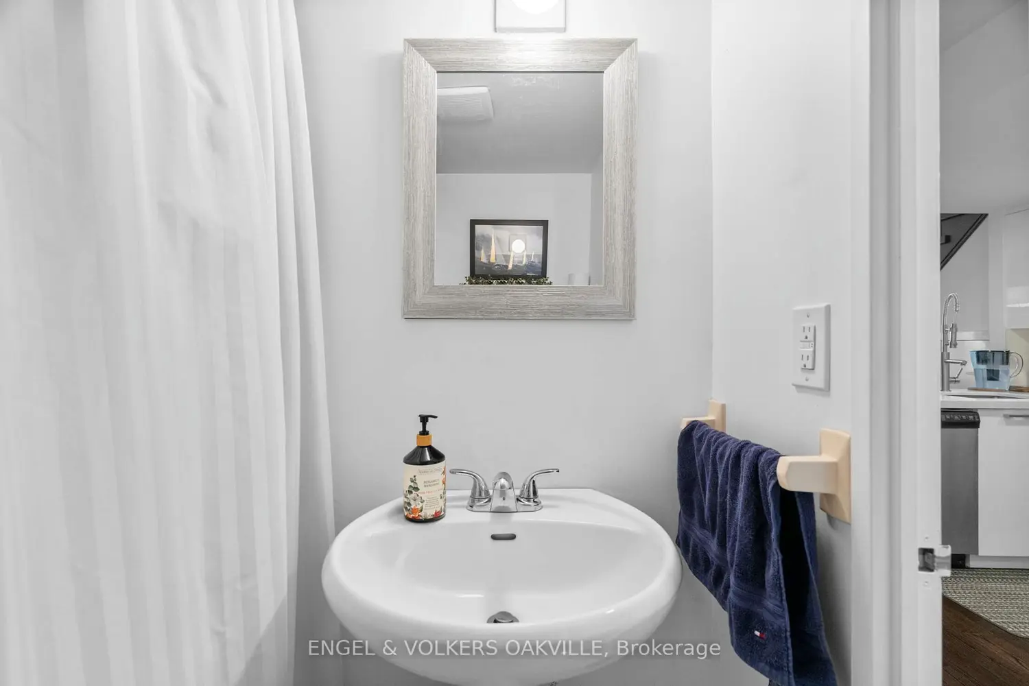 Additional image 13 of 100 Bronte Road 416