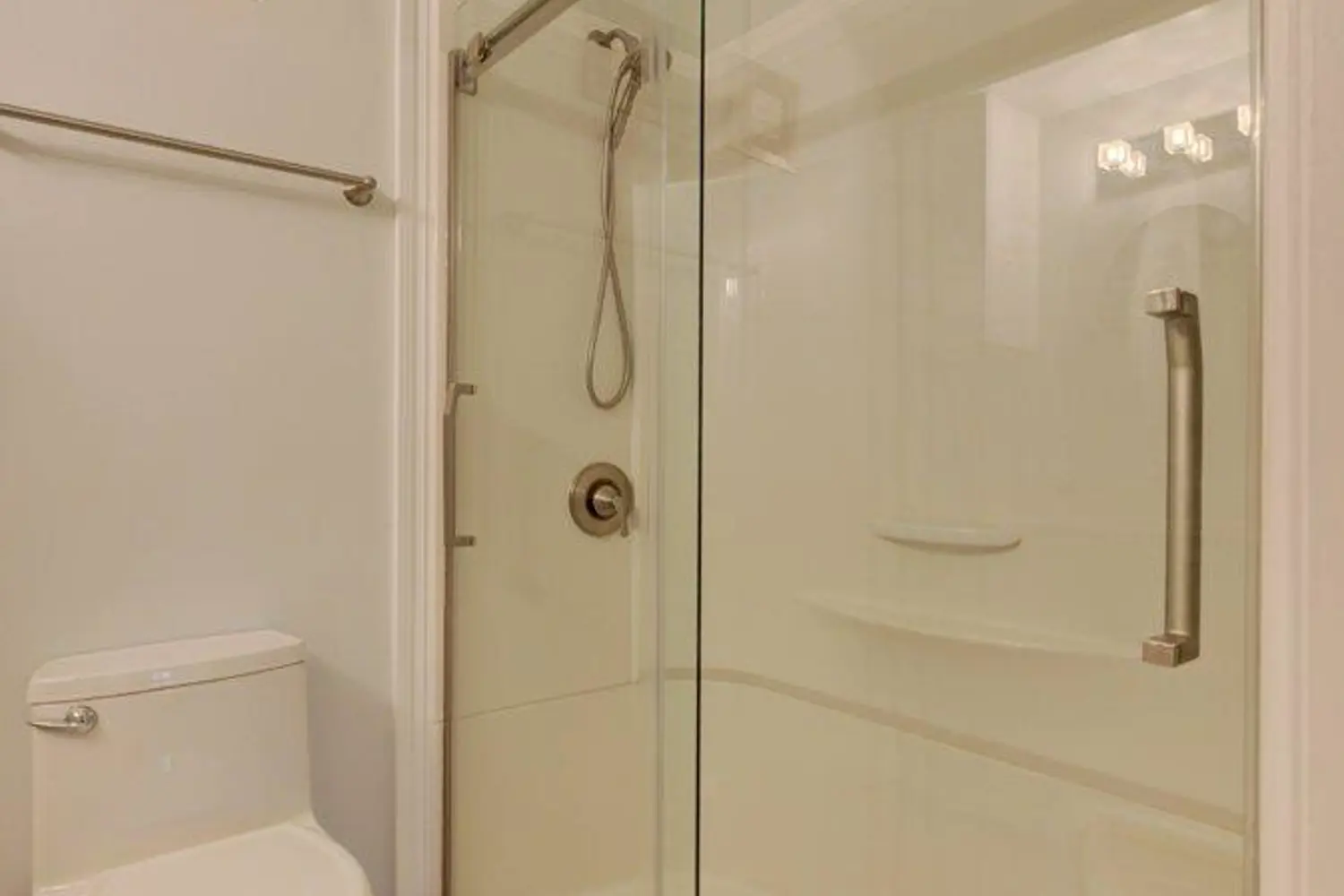 Additional image 13 of 874 Arlington Street 16