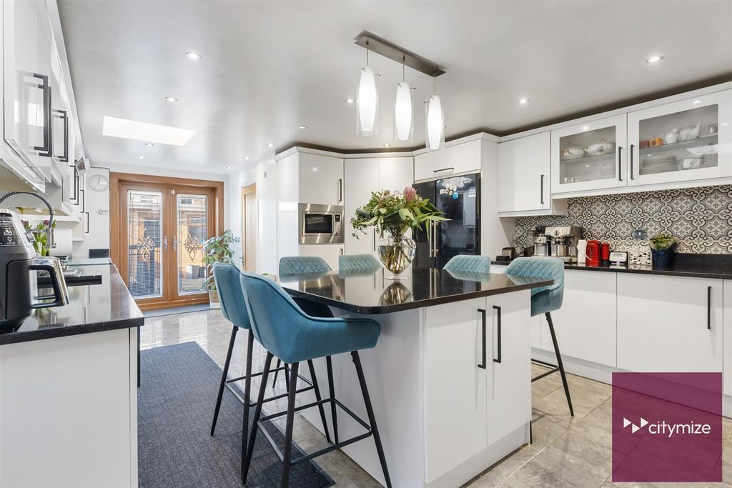 3 bed terraced house for salePrestbury Road, Forest Gate, London E7
