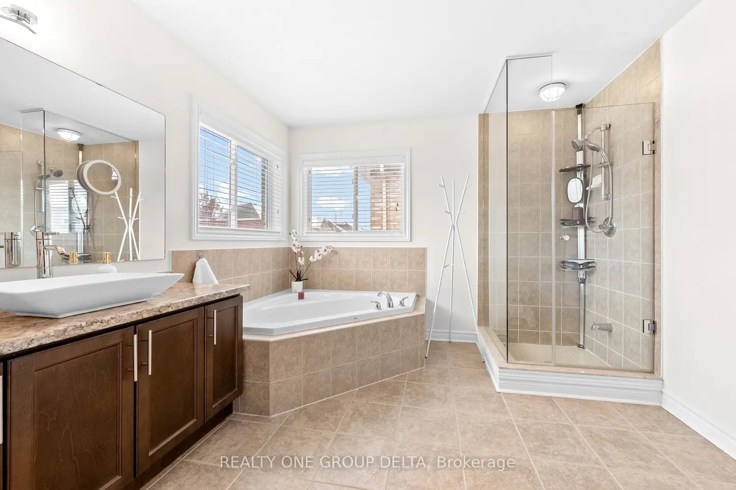 Additional image 12 of 8 Charlemagne Avenue