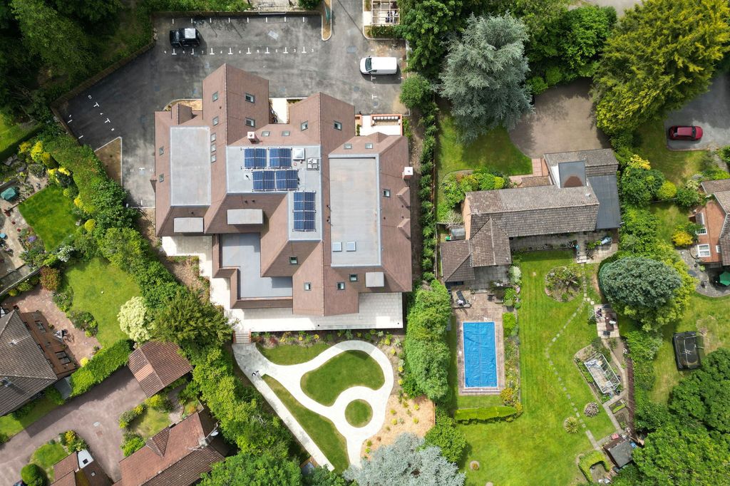Additional image 17 of 2 bed flat for saleGreenhedges - Westerham Road, Oxted RH8