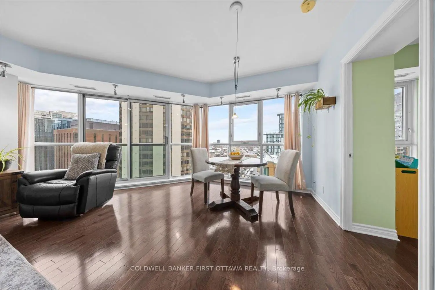 Additional image 5 of 445 Laurier Avenue 1401