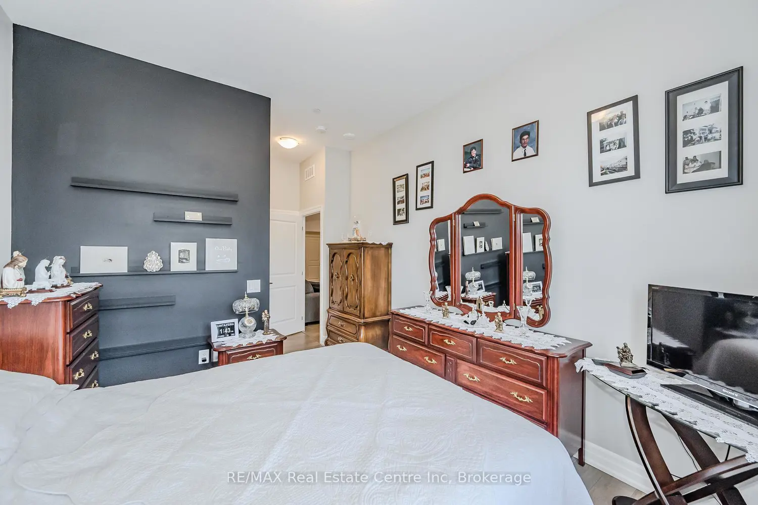 Additional image 10 of 1880 Gordon Street 104