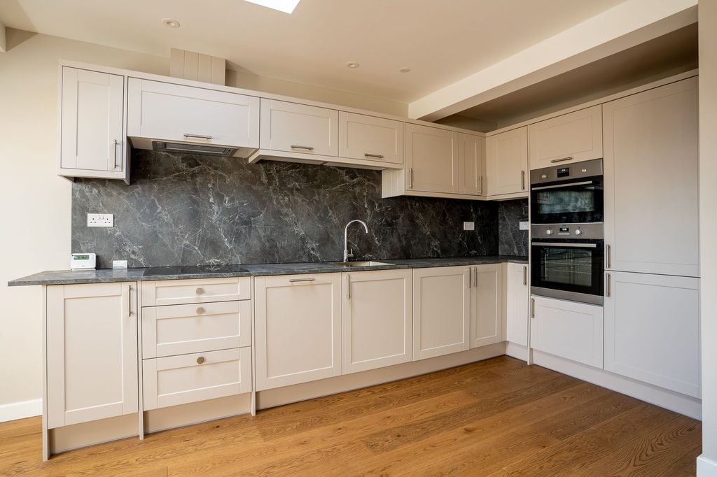 Additional image 3 of 3 bed flat for saleParkside Terrace, Edinburgh EH16
