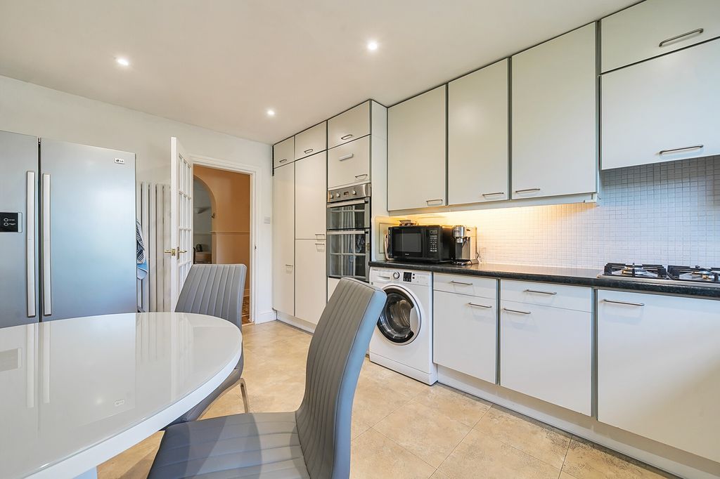 Additional image 14 of 2 bed flat for saleLyonsdown Road, New Barnet EN5