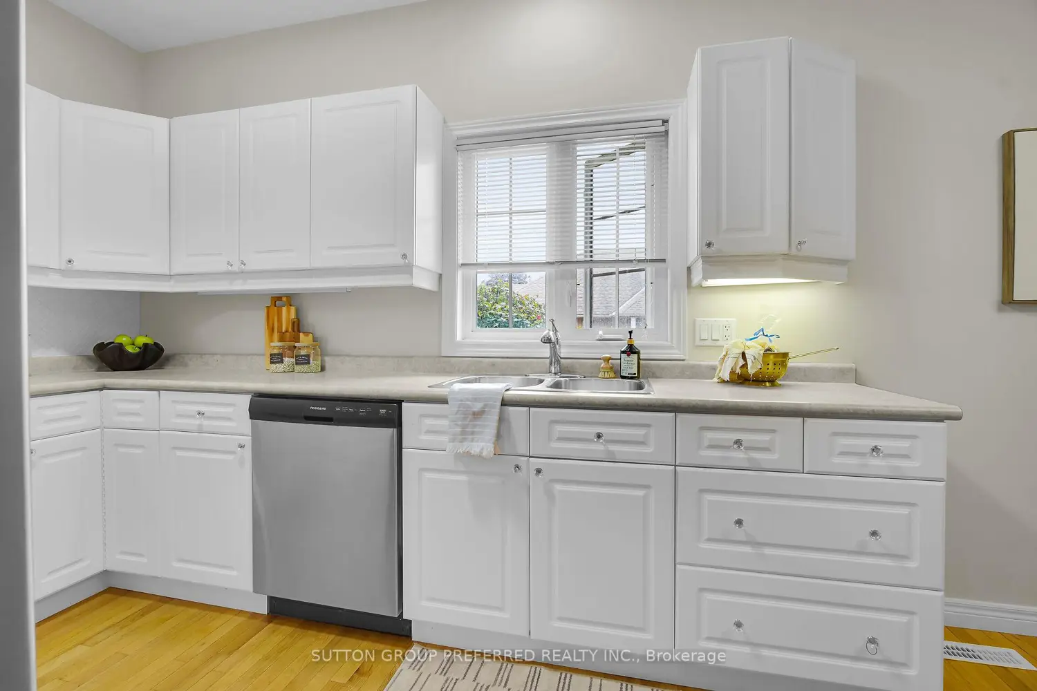 Additional image 8 of 800 Commissioners Road 12