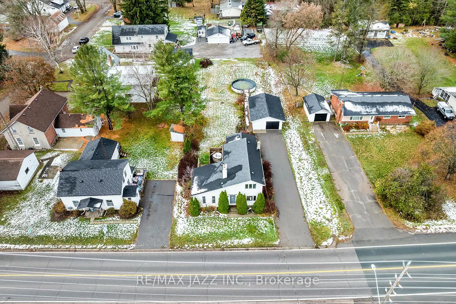 236 Lyle Street photo 3