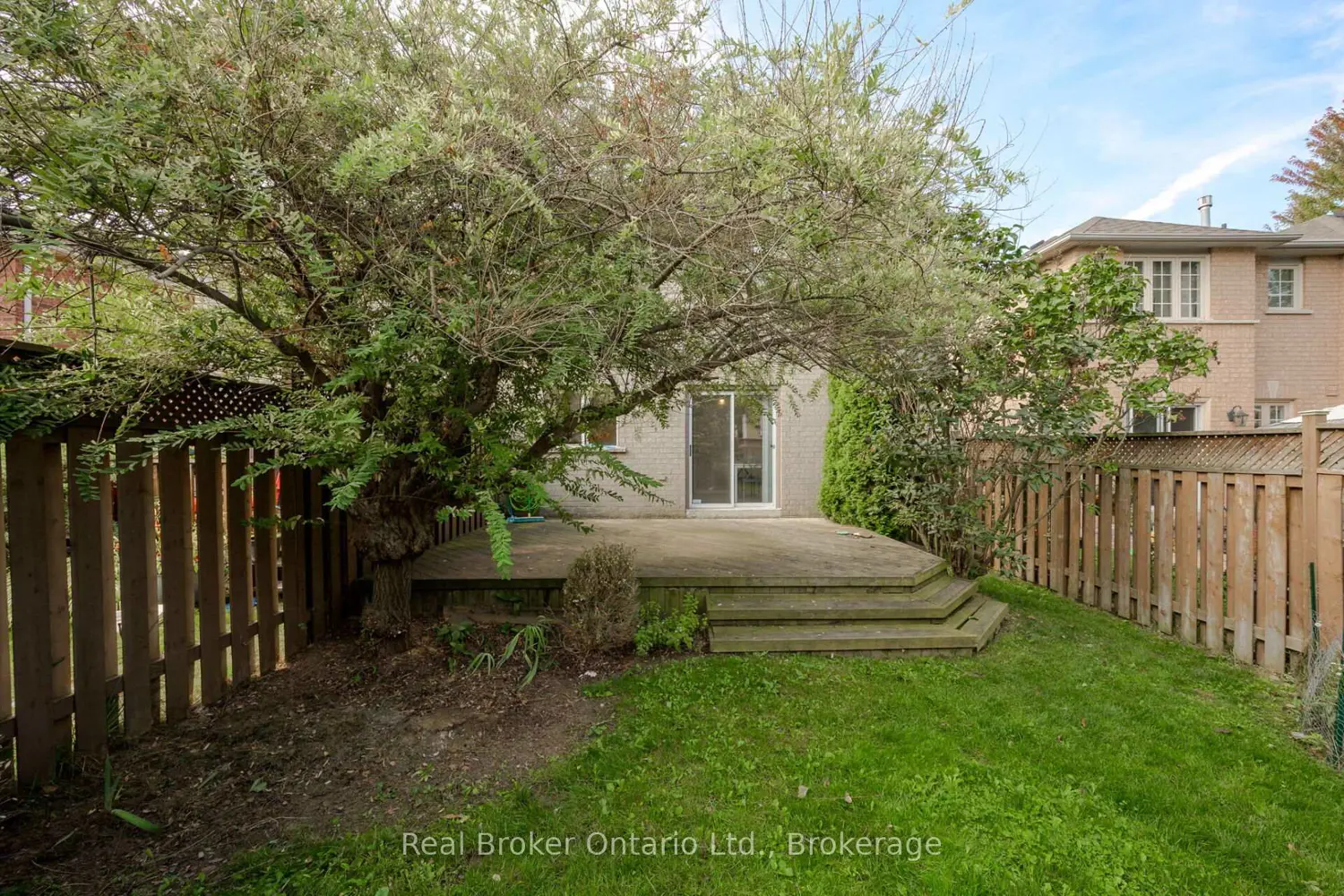 Additional image 18 of 2189 Shorncliffe Boulevard